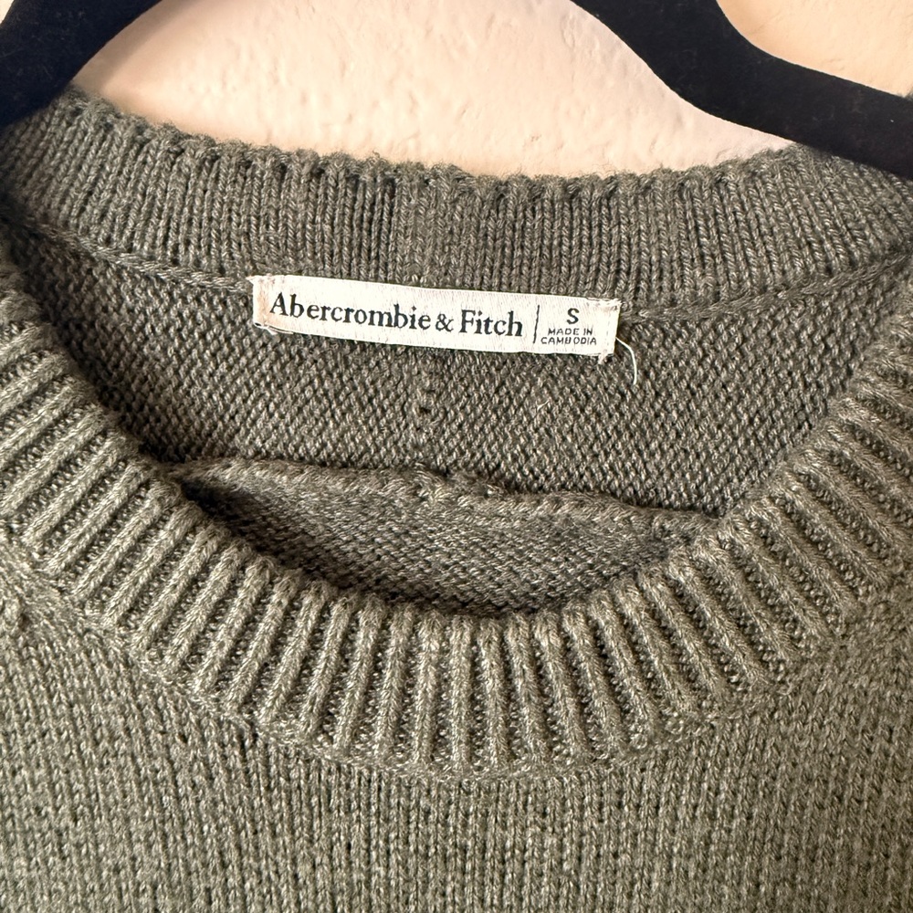 Abercrombie & Fitch Olive Knit Sweater - Picture 2 of 3